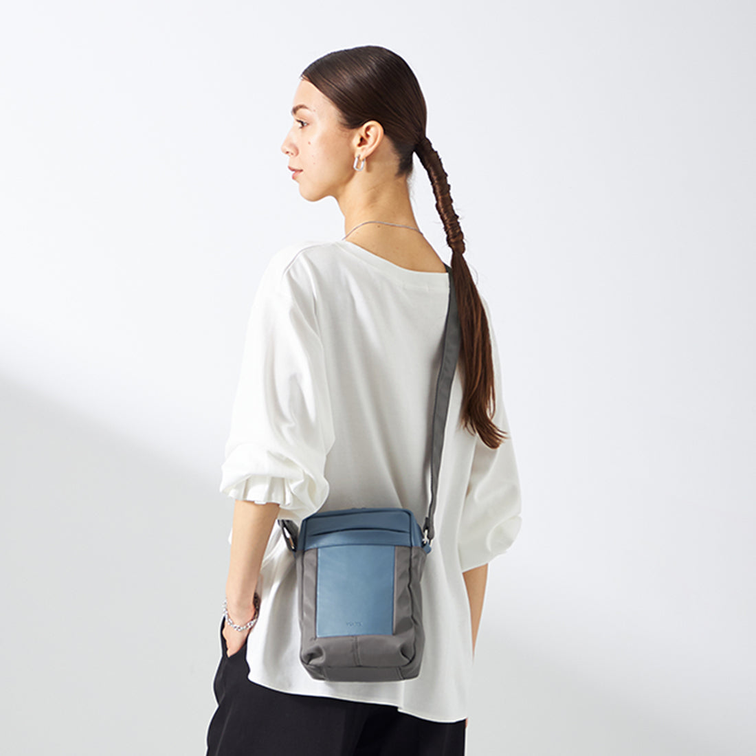 イザック Y'SACCS ブロックモチーフポシェット （ブルー） ブルー
