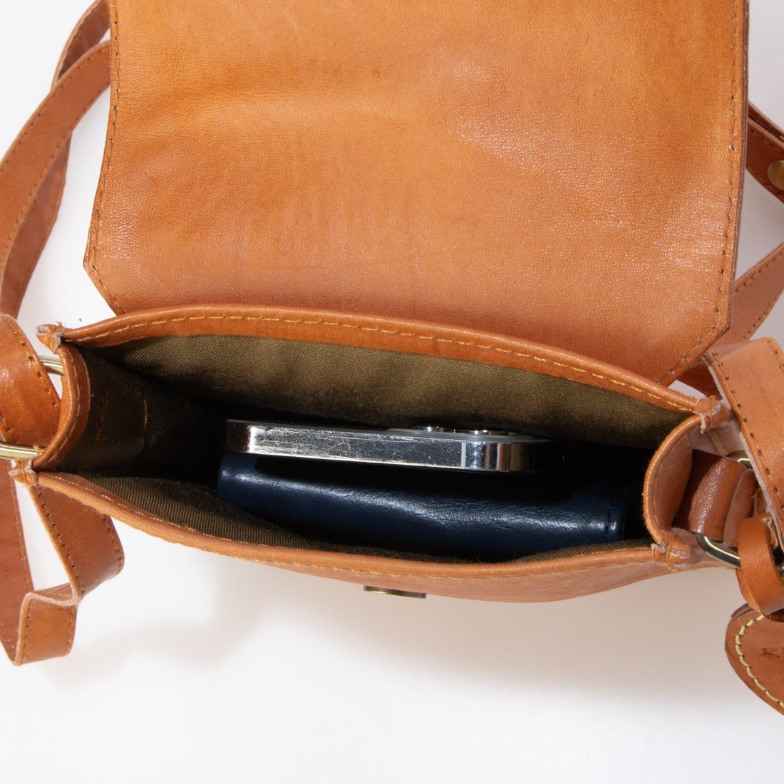 ズッケロ zucchero 本革 スマホショルダー ミニショルダー 軽量 小さめ 斜めがけ 肩掛け シンプル 大人 通勤 通学 便利 49784