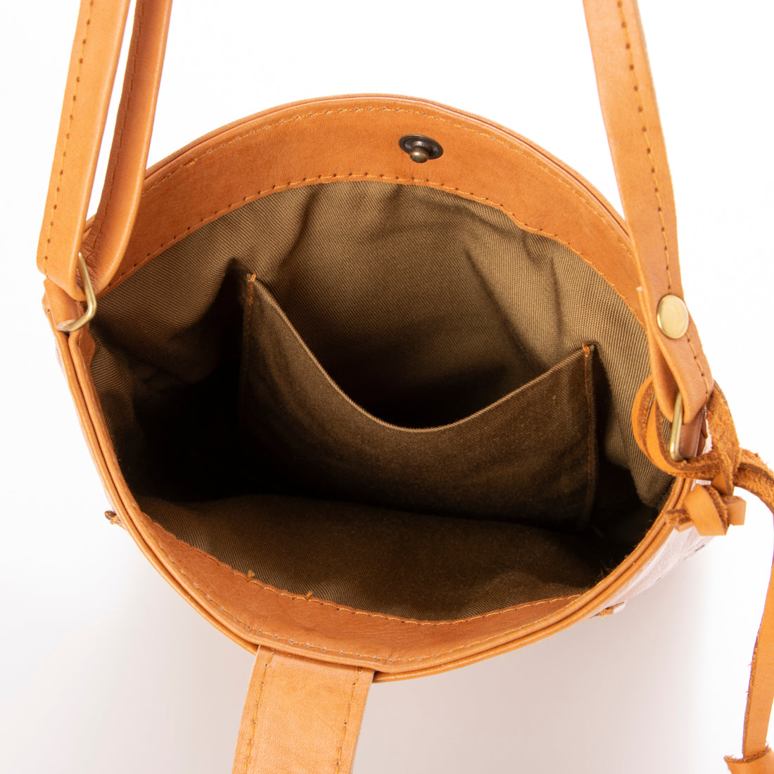 ズッケロ zucchero レザーカービングスマホショルダー （BROWN） BROWN