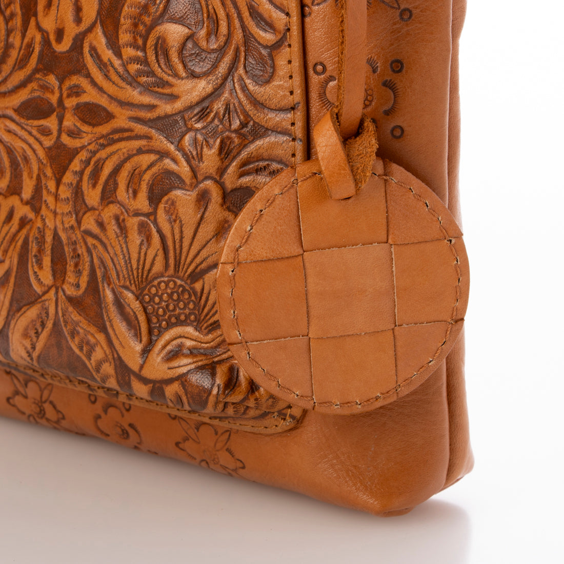 ズッケロ zucchero レザーカービングスマホショルダー （BROWN） BROWN