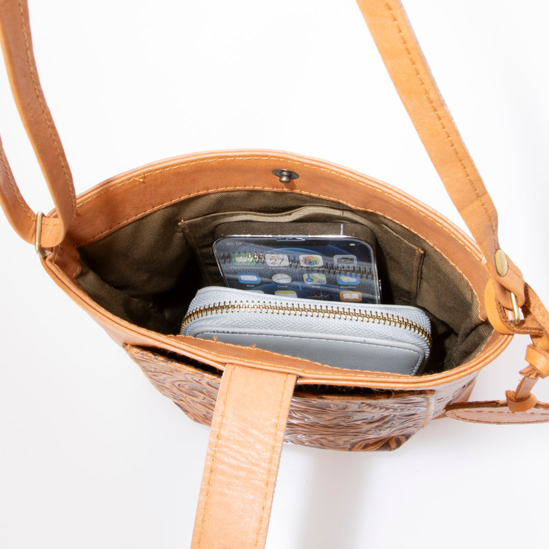 ズッケロ zucchero レザーカービングスマホショルダー （BROWN） BROWN