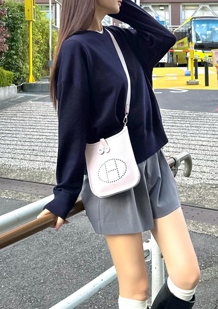 Tuck detail short pants