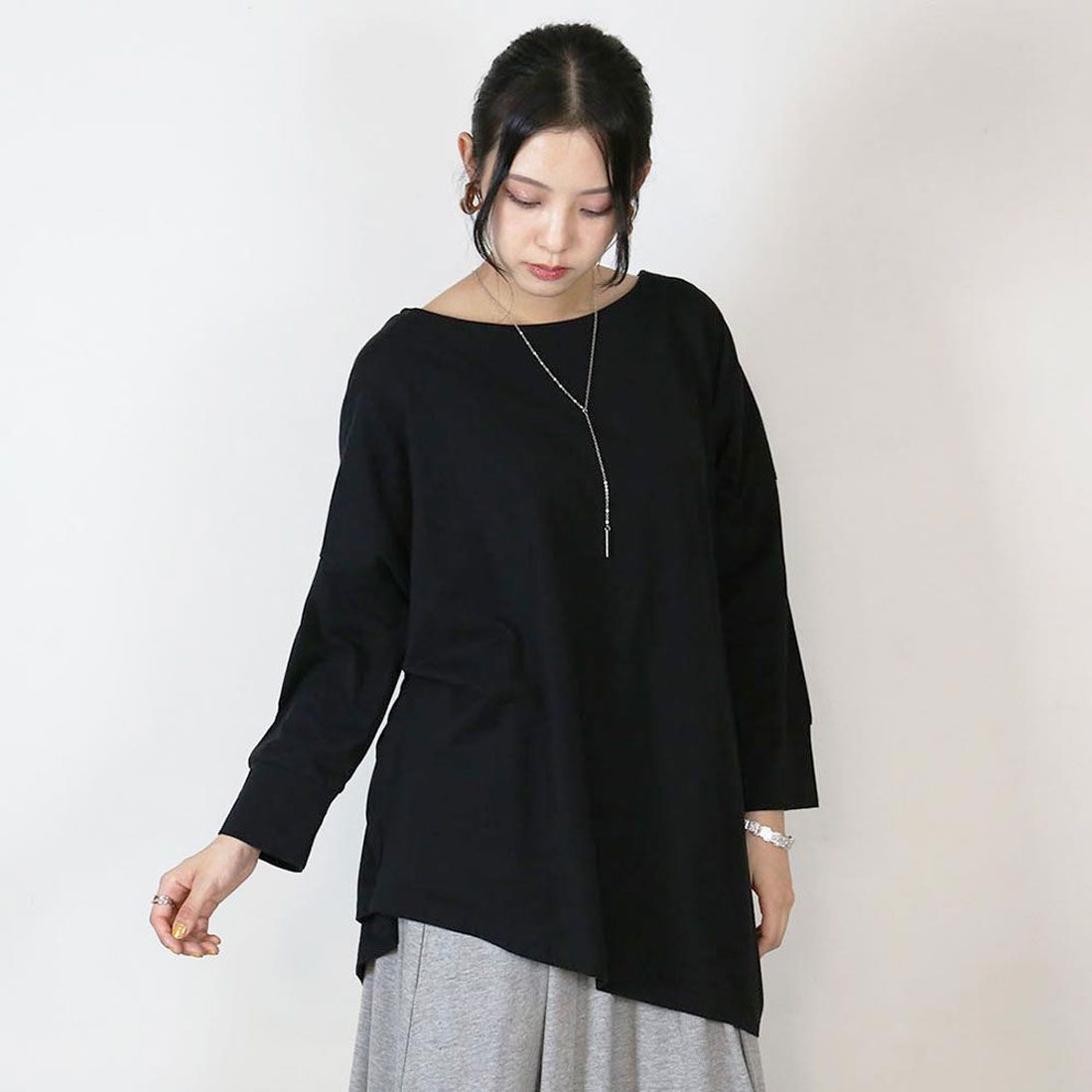 アットワン atONE アシメトリー裾タックTシャツ