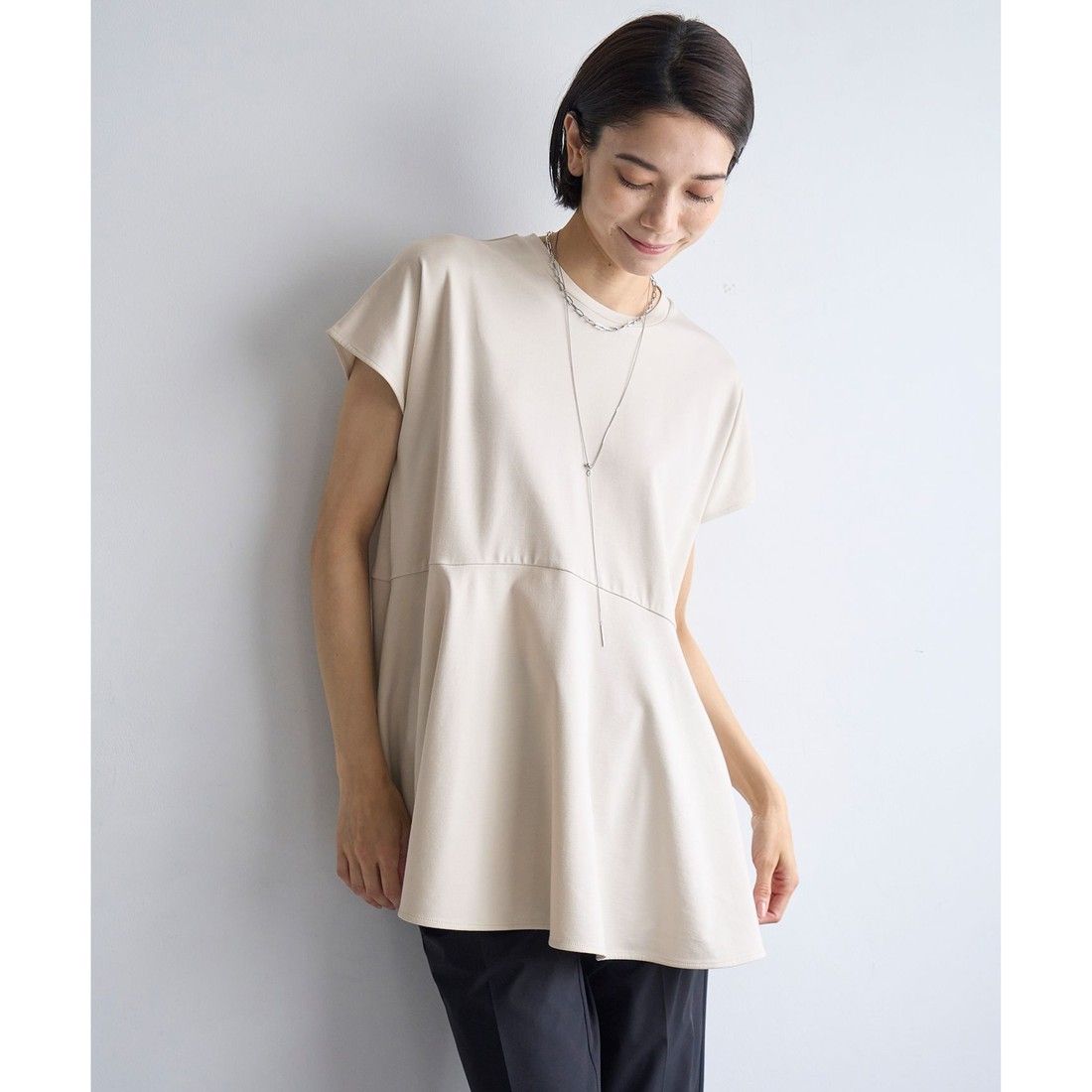 UNFILO 【接触冷感/ストレッチ/シワになりにくい】BEAUTY FORM ペプラムTシャツ,グレージュ