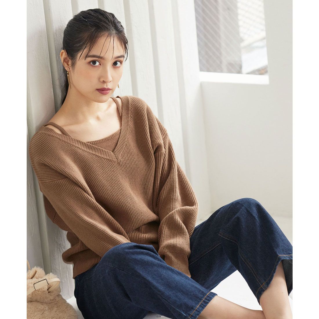 KOBE LETTUCE [2-piece set] American style cami x V-neck knit [C5824]