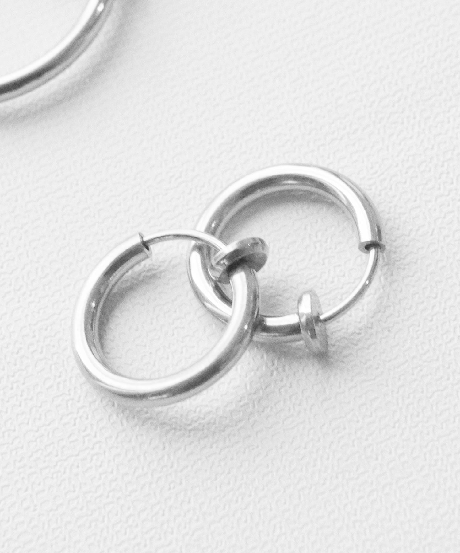 フロージュ florge 【7size展開】金属アレルギー対応 ステンレスシンプルフープイヤリング 12mm,シルバー