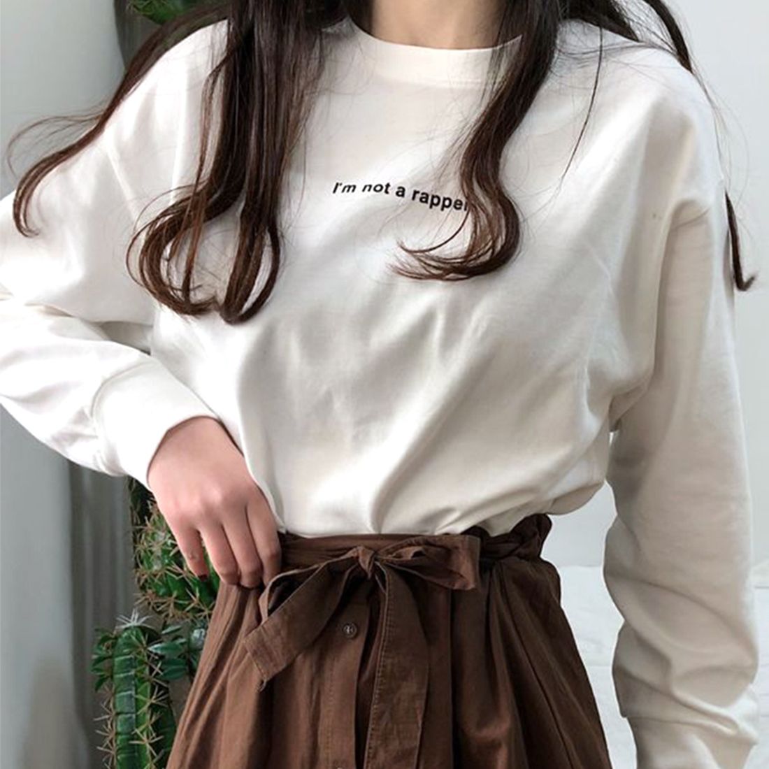 メゾンドラティール maison de LATIR シンプルロゴT  シンプルで着回し抜群！合わせやすいレター文字ロンT　長袖カットソー レディース ロンt Tシャツ トップス 長袖 ロゴT  シンプル ベーシック ゆったり 可愛い 大人 おしゃれ カジュアル 英字 英語 プリント 薄手 ライト 韓国,ホワイト