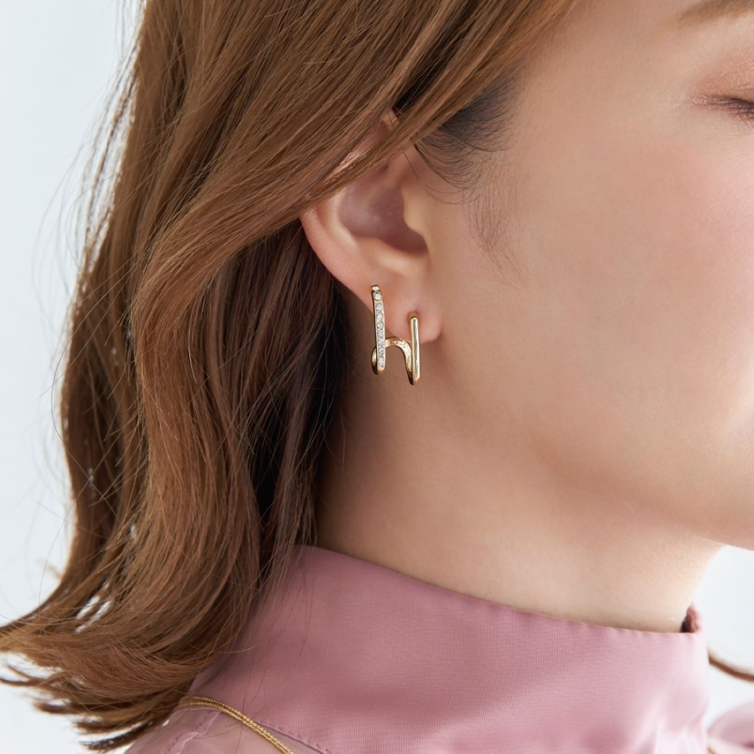 フィービィー Phoebe ダブルライングリッタービジューピアス,ゴールド