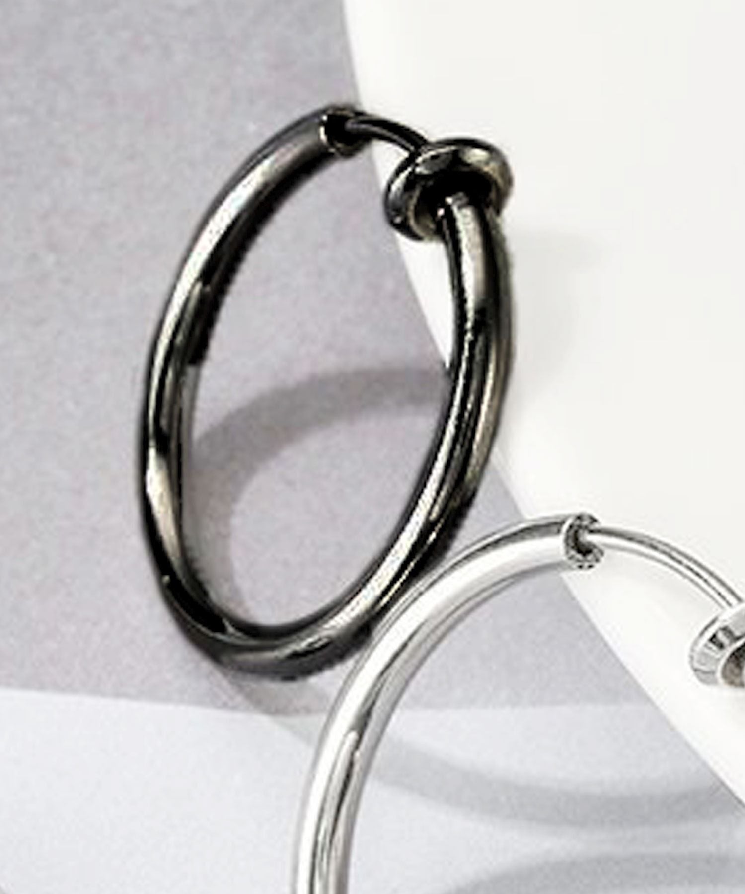 フロージュ florge 【7size展開】金属アレルギー対応 ステンレスシンプルフープイヤリング 12mm,ブラック