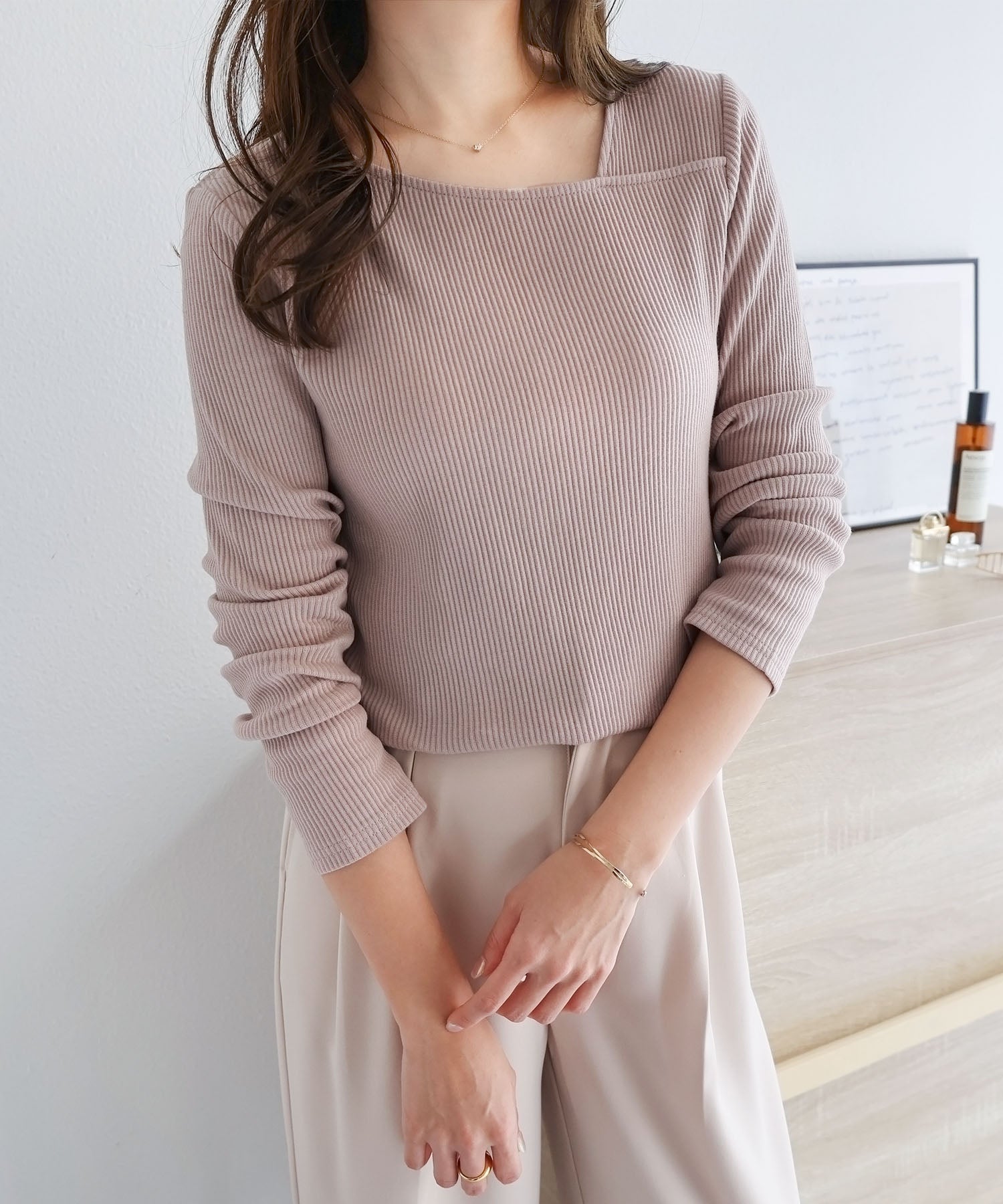 アンドミー andme テレコリブ長袖アシメネックTシャツ （ピンクベージュ） ピンクベージュ