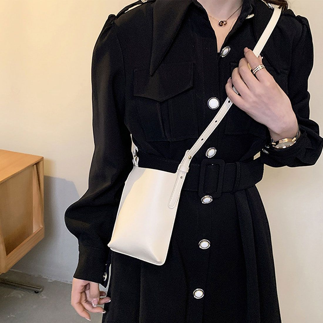 アミュレット Amulet シンプルミニショルダーバッグ レディース 鞄 斜めがけ 韓国ファッション 10代 20代 30代 カジュアル スマホバッグ ミニバッグ お財布バッグ