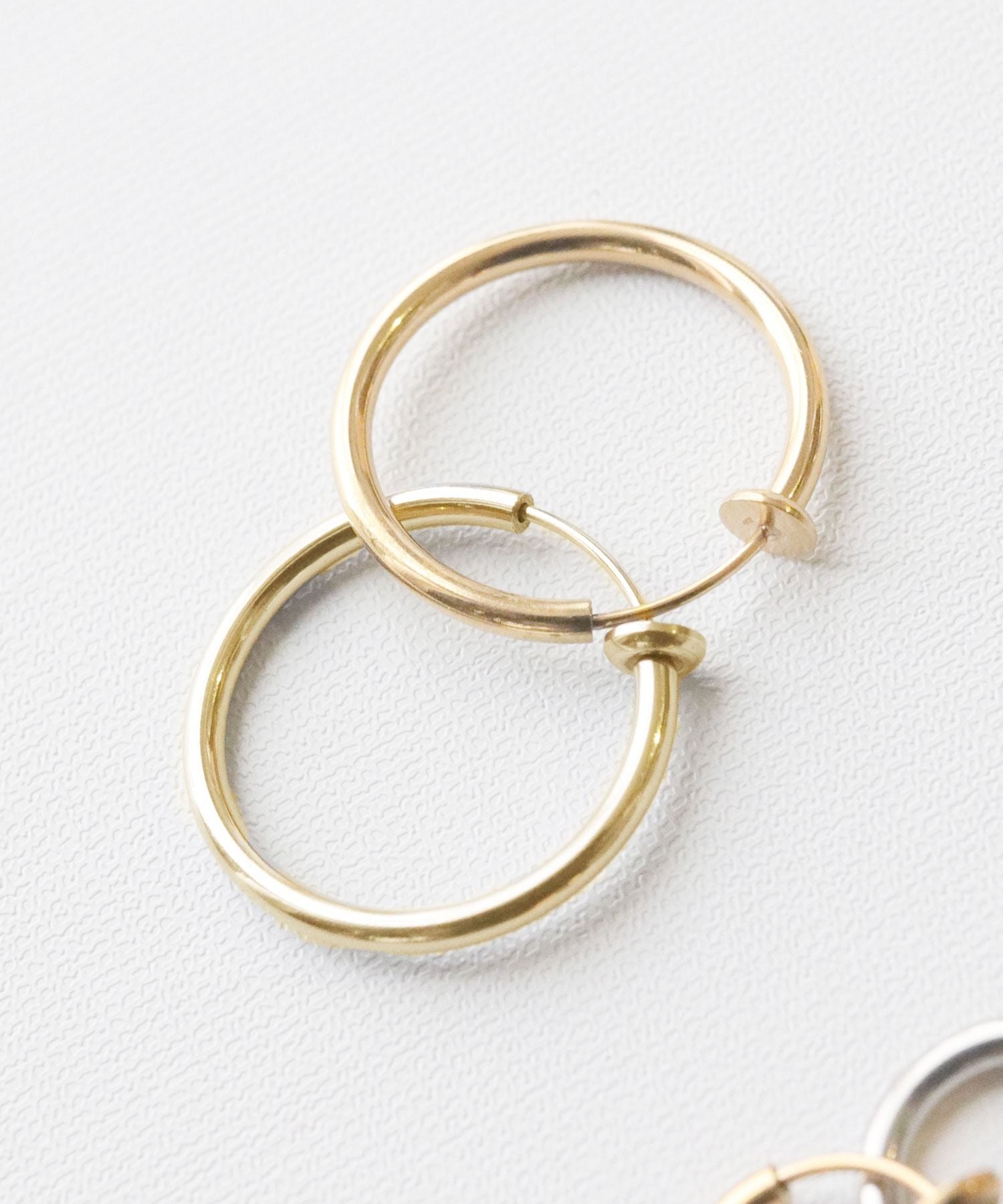 フロージュ florge 【7size展開】金属アレルギー対応 ステンレスシンプルフープイヤリング 12mm,ゴールド