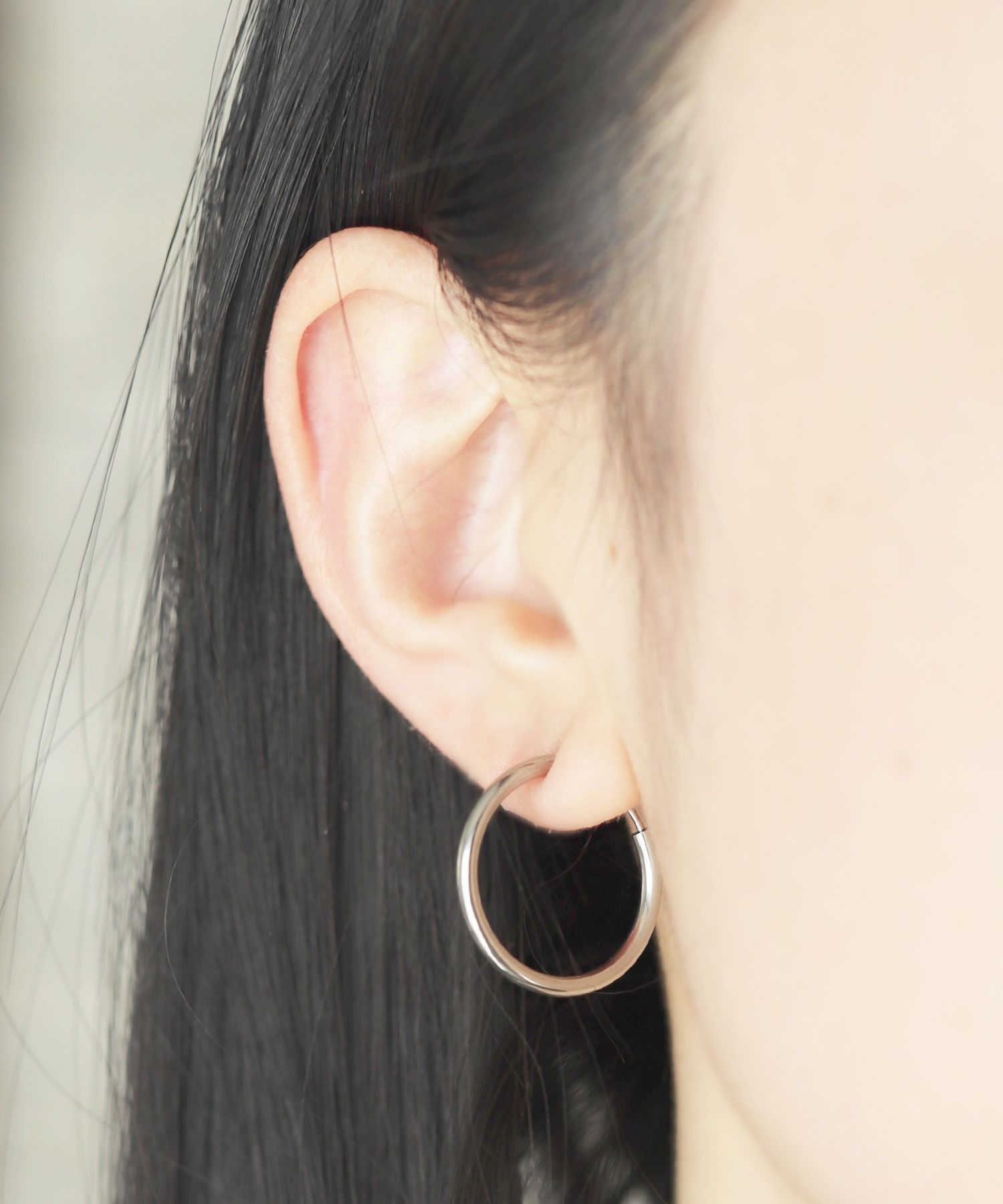 フロージュ florge 【7size展開】金属アレルギー対応 ステンレスシンプルフープイヤリング 12mm,シルバー
