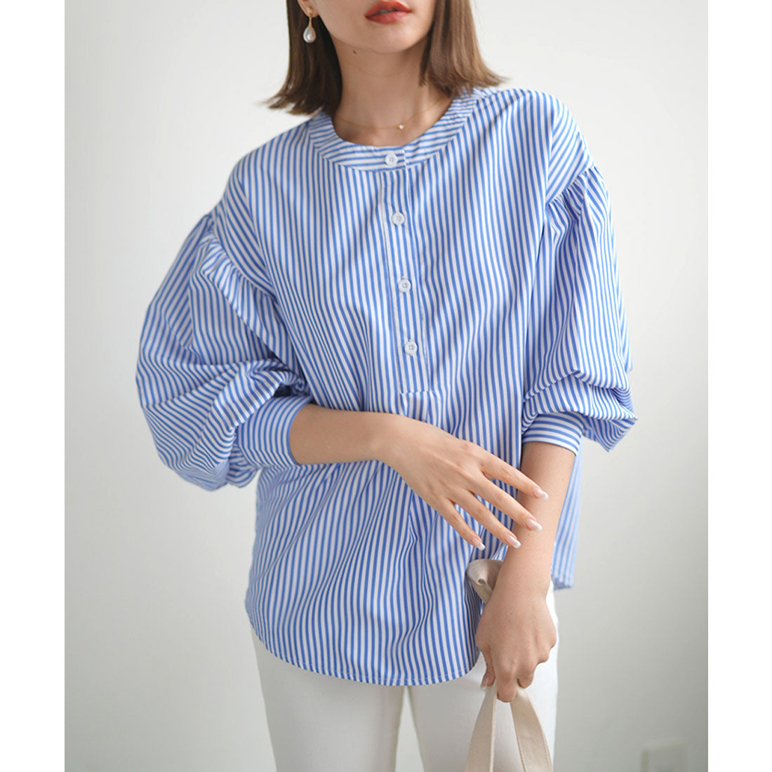 フューティアランド Futier Land ストライプ柄バルーンスリーブバンドカラーブラウス （ブルー系その他） ブルー系その他