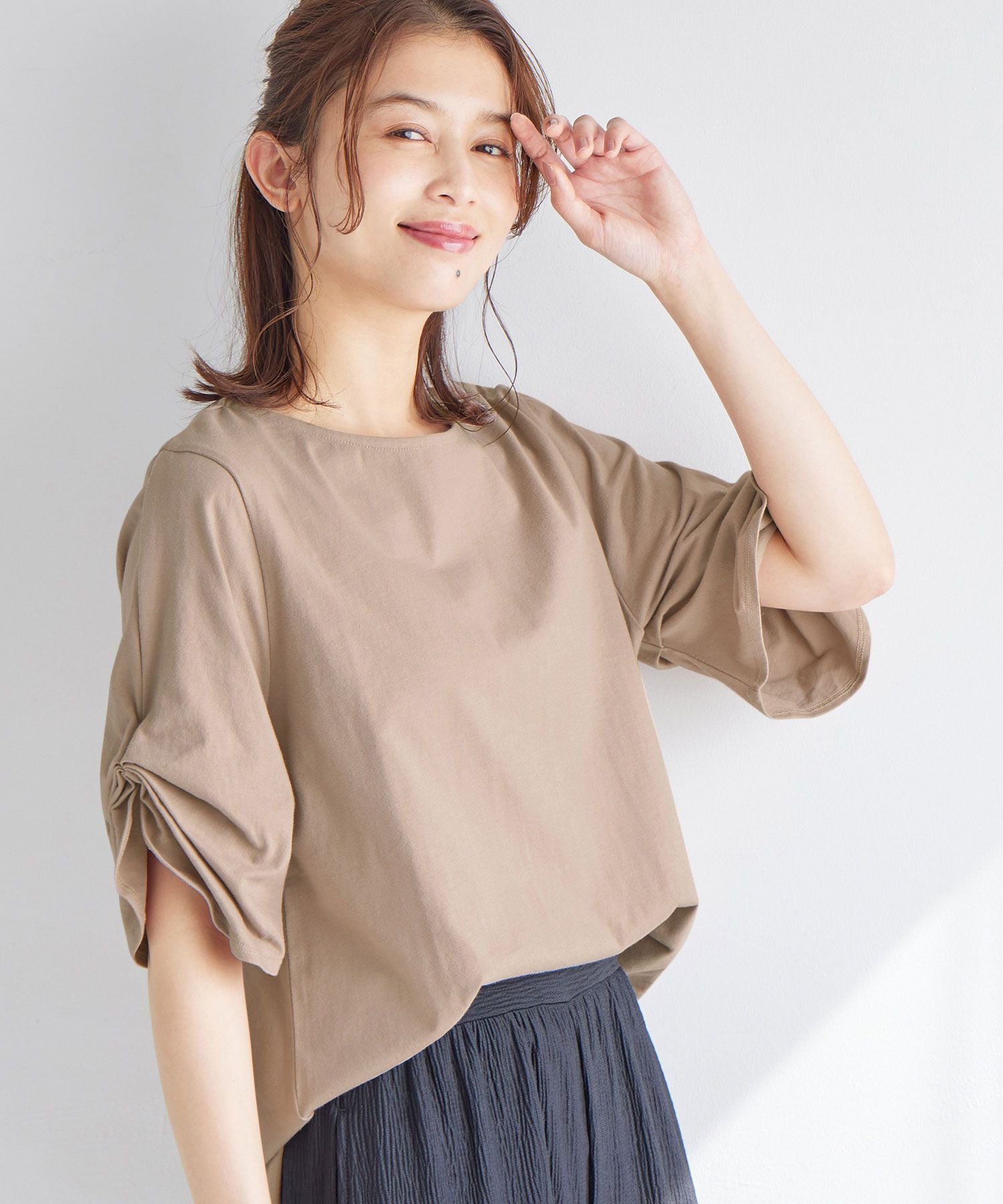 綿１００％袖タックＴシャツ