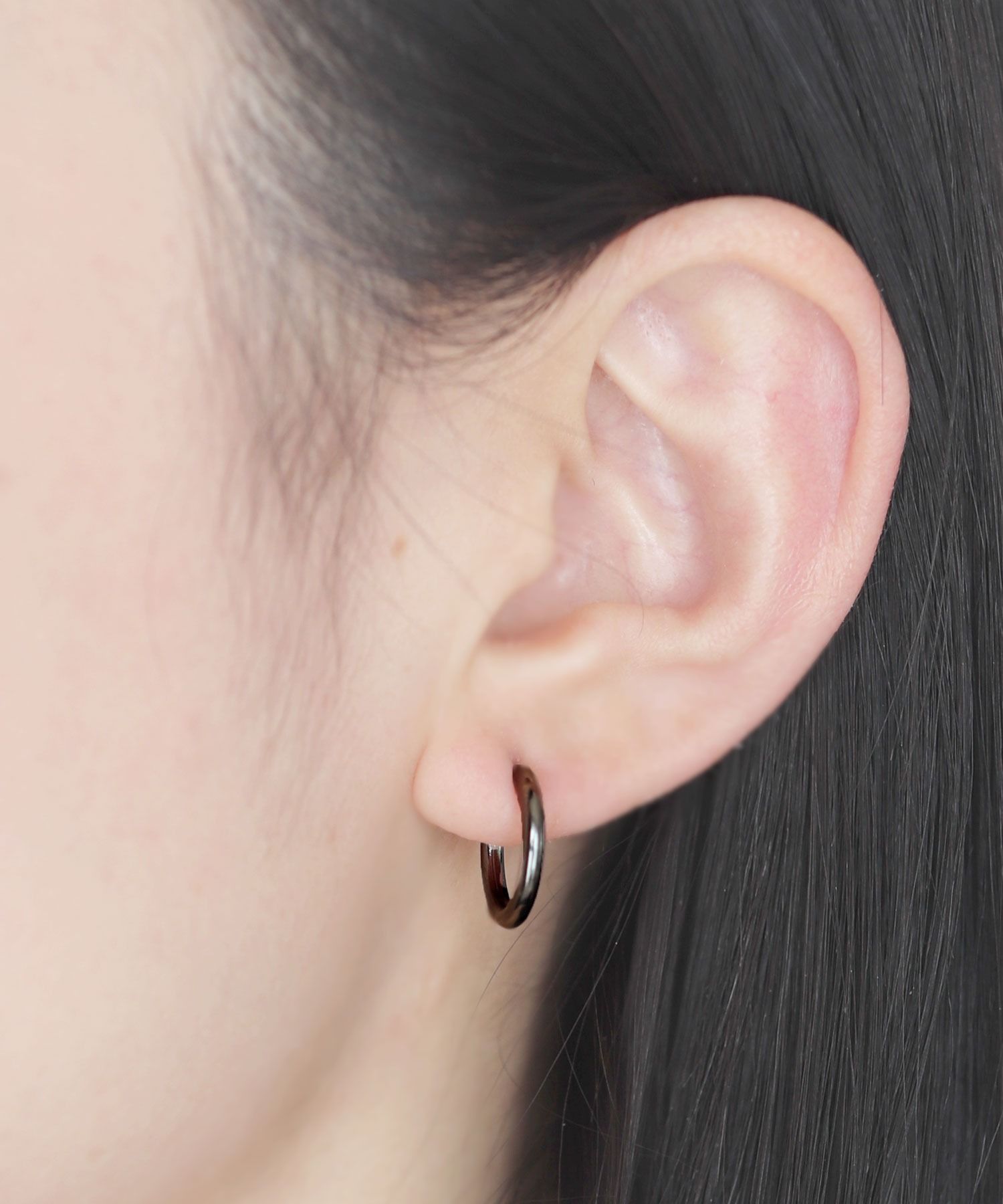 フロージュ florge 【7size展開】金属アレルギー対応 ステンレスシンプルフープイヤリング 12mm,ブラック