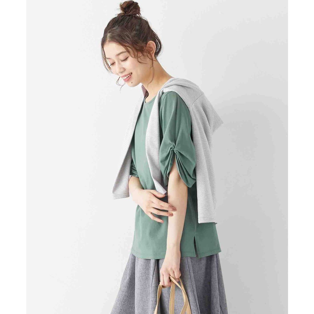 綿１００％袖タックＴシャツ