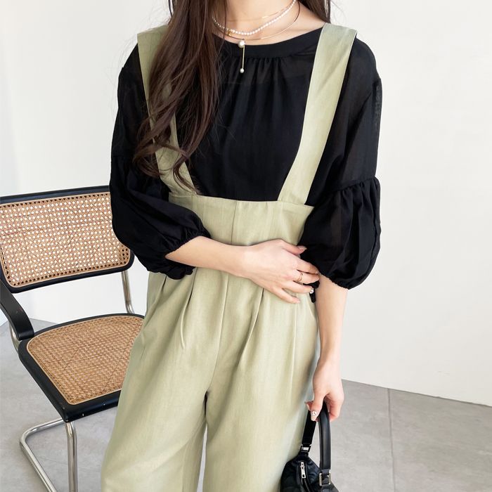 {Worn by Instagrammer Yun} High-waisted adult overalls