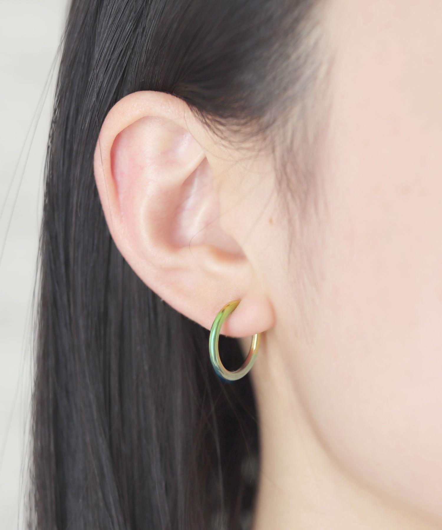 フロージュ florge 【7size展開】金属アレルギー対応 ステンレスシンプルフープイヤリング 12mm,レインボー