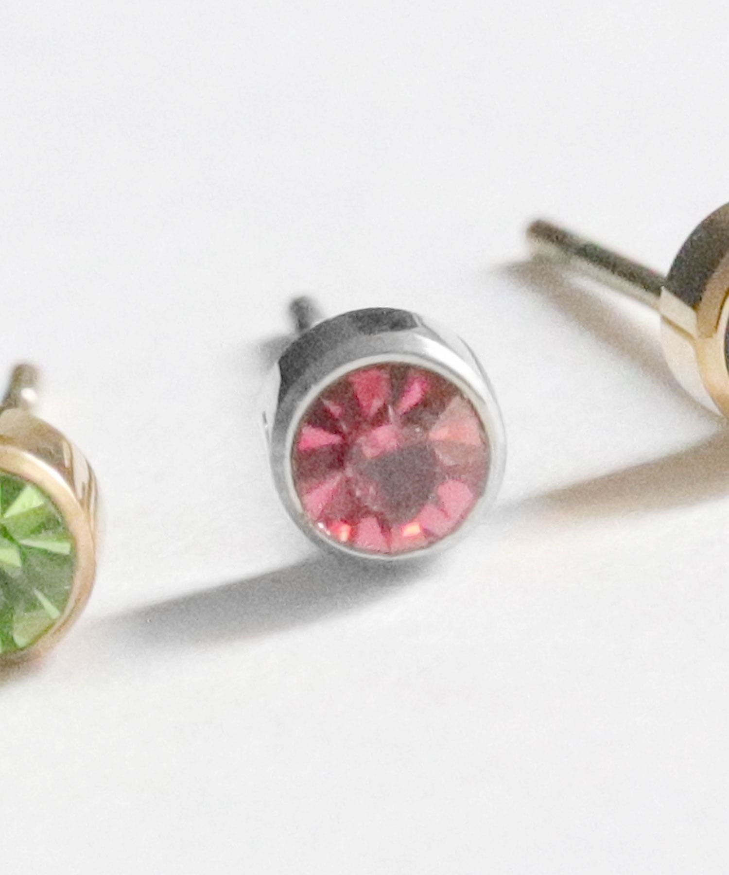 フロージュ florge 【誕生石シリーズ】金属アレルギー対応 一粒キュービックジルコニアステンレスピアス 5月エメラルド,シルバー