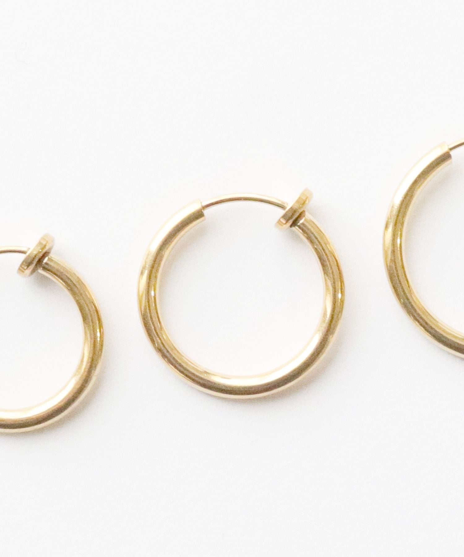 フロージュ florge 【7size展開】金属アレルギー対応 ステンレスシンプルフープイヤリング 12mm,ゴールド