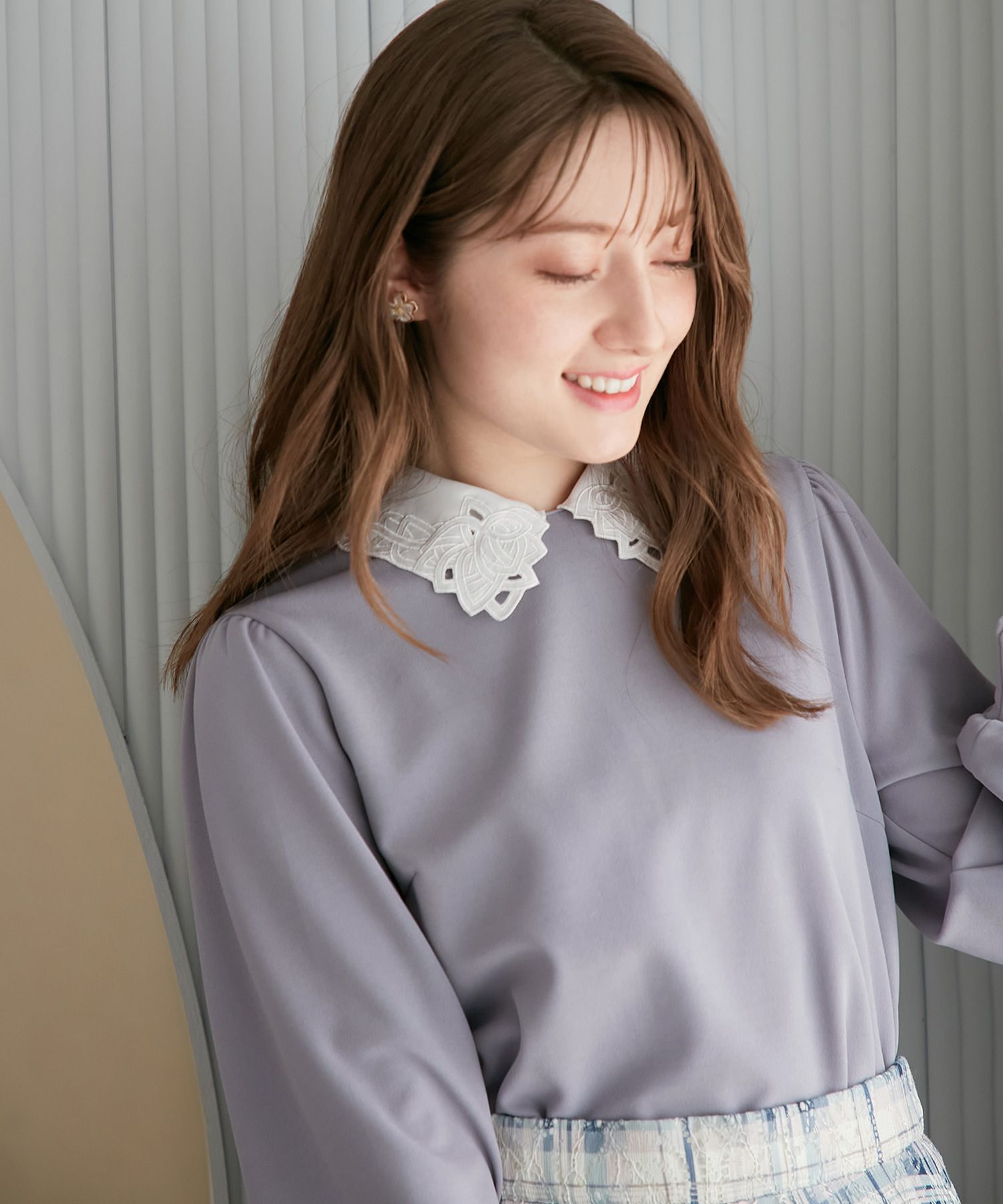 [Featured in Bijin Hyakka] [Worn by announcer Kurumi Karikawa] Top with embroidered collar