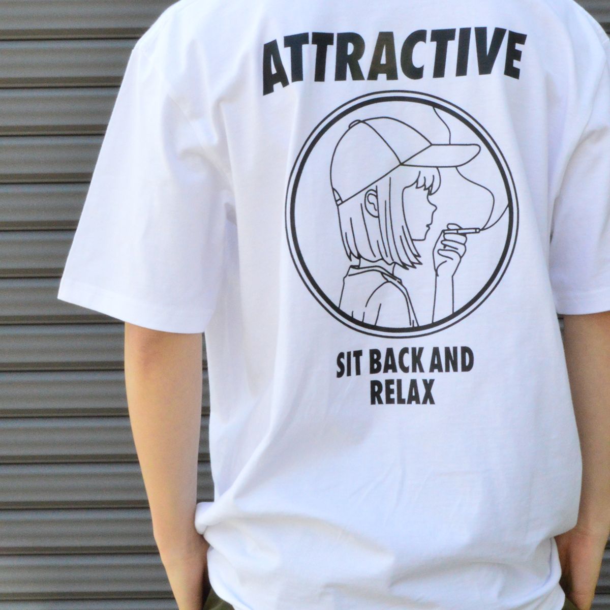 モディッシュガゼ MODISH GAZE スモーキングガール SIT BACK AND RELAX半袖Tシャツ