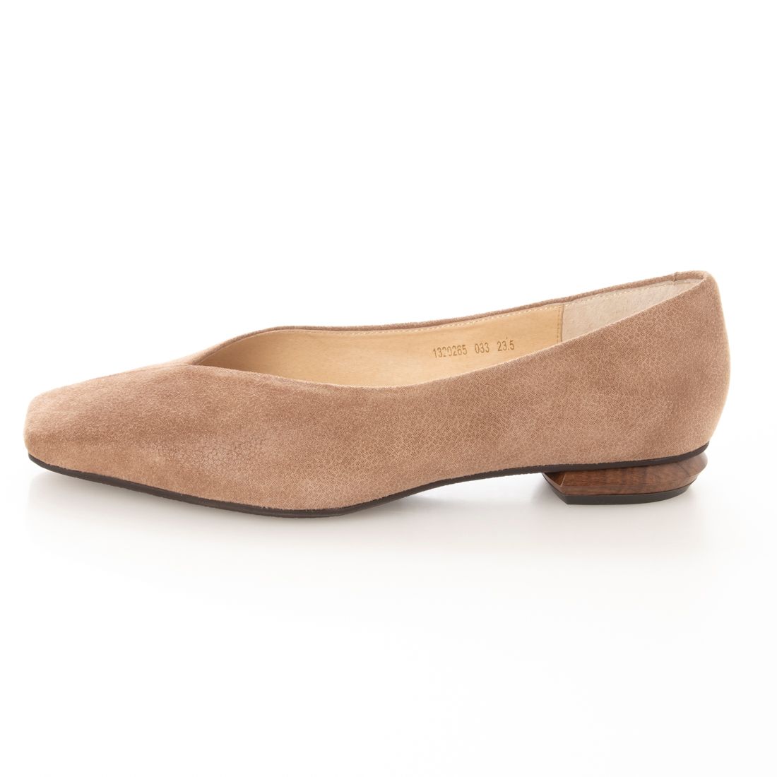 cava cava V-cut pumps