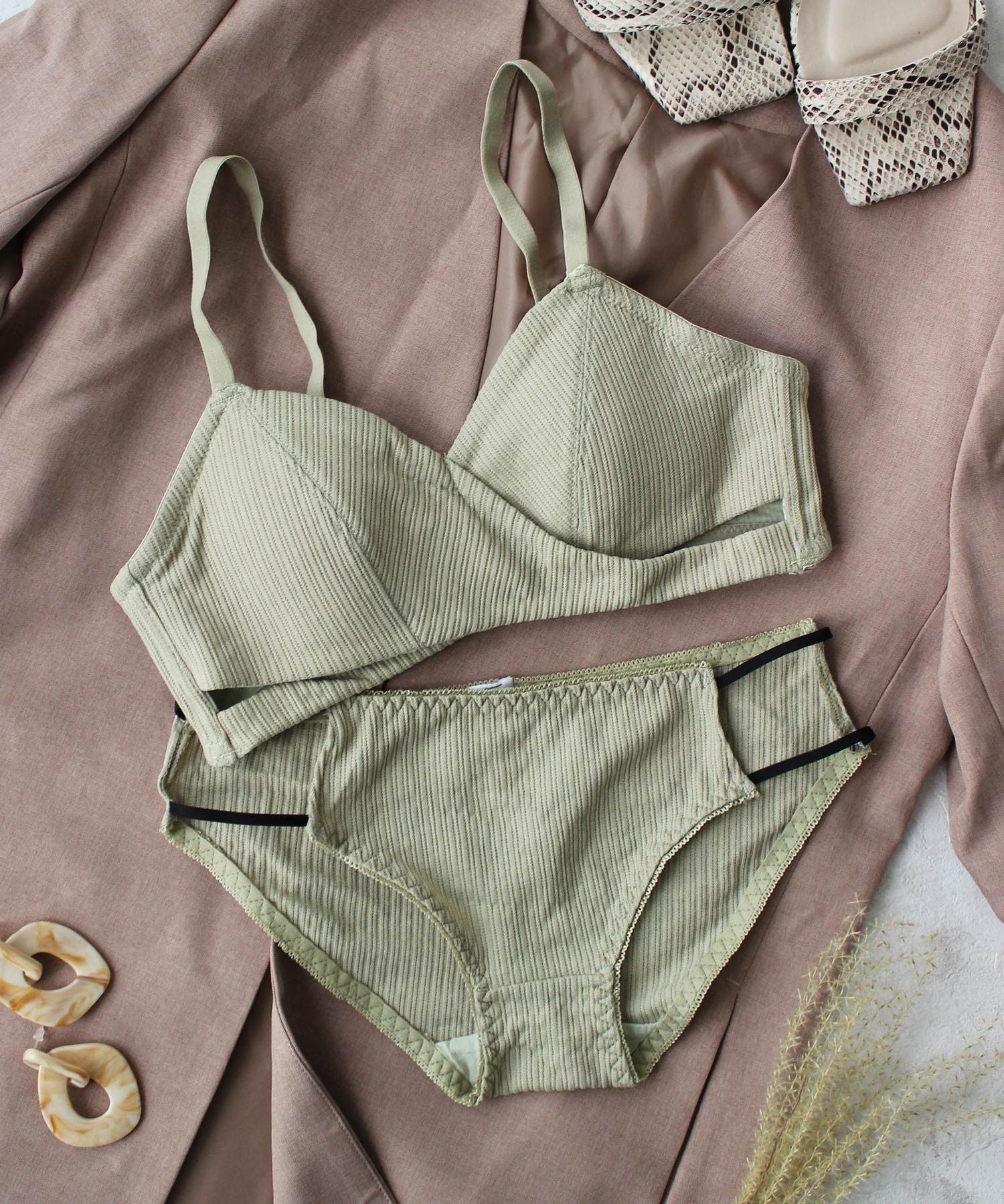 tu-hacci non-wired undercross bra and shorts [non-returnable item]