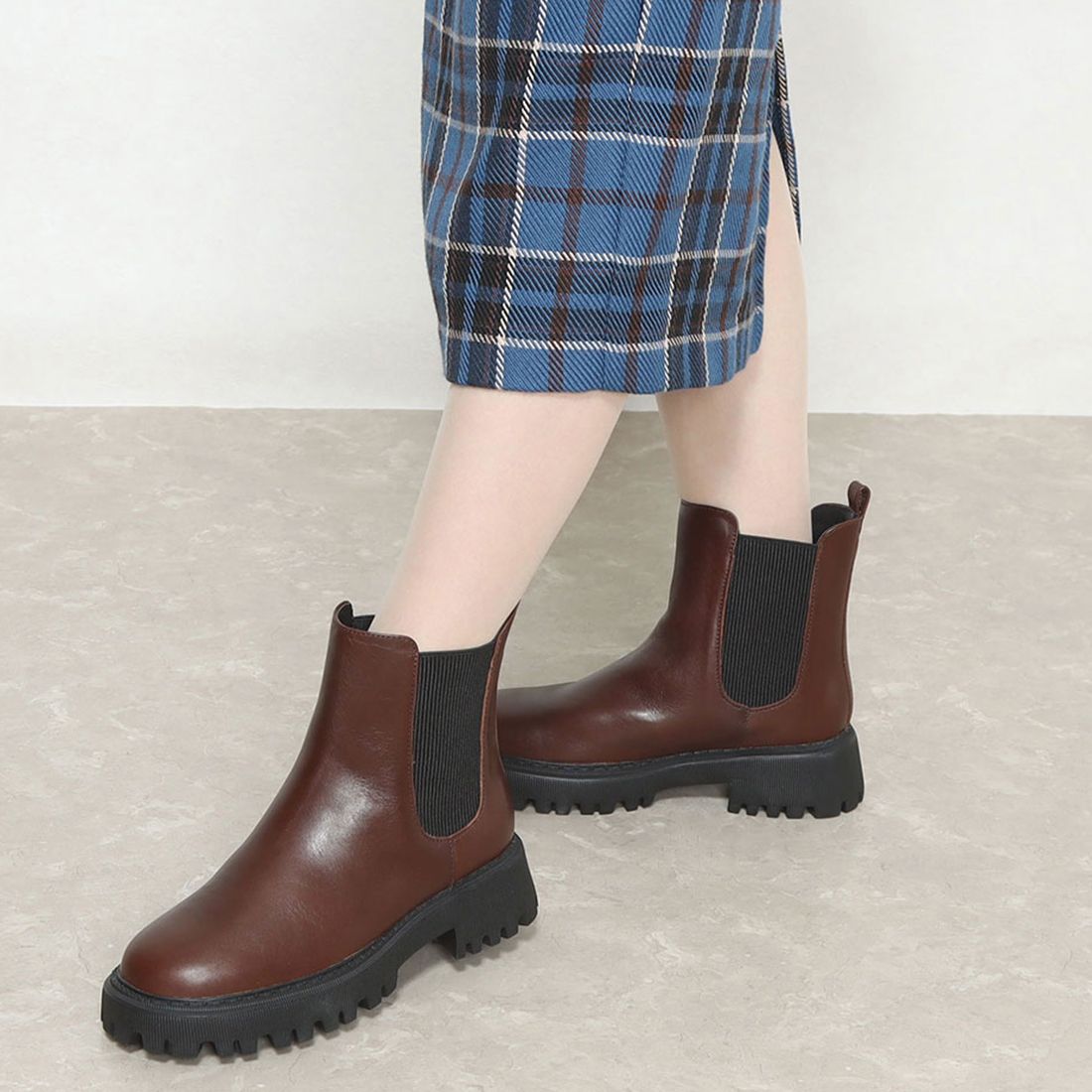 [WEB exclusive] Side gore short boots