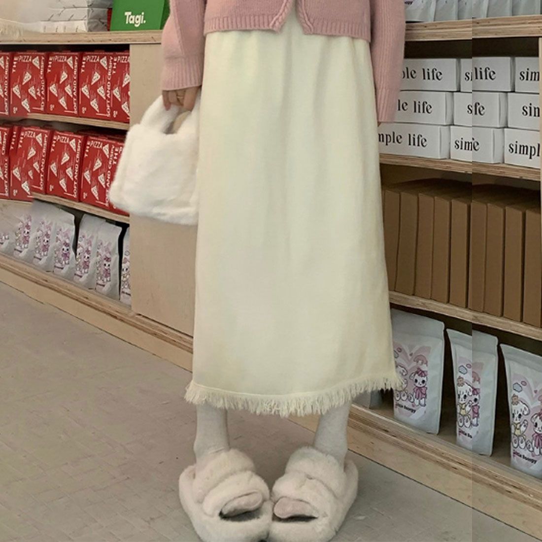 デューリリー Dewlily フリンジロングスカート レディース 10代 20代 30代 韓国ファッション 可愛い カジュアル 大人 上品 春 秋 冬 Iライン 暖かい 黒 ゴム