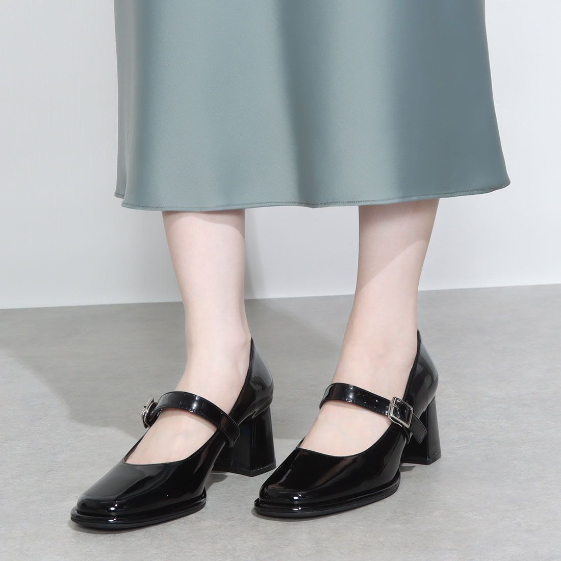 ノイエ ザ マーケット NEUE THE MARKET ストラップチャンキーヒールパンプス/TM22072
