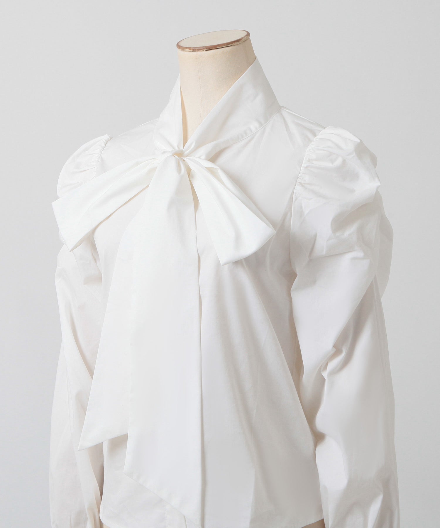 ジュリアブティック JULIA BOUTIQUE ボウタイパワショルブラウス/23530 （White） ホワイト