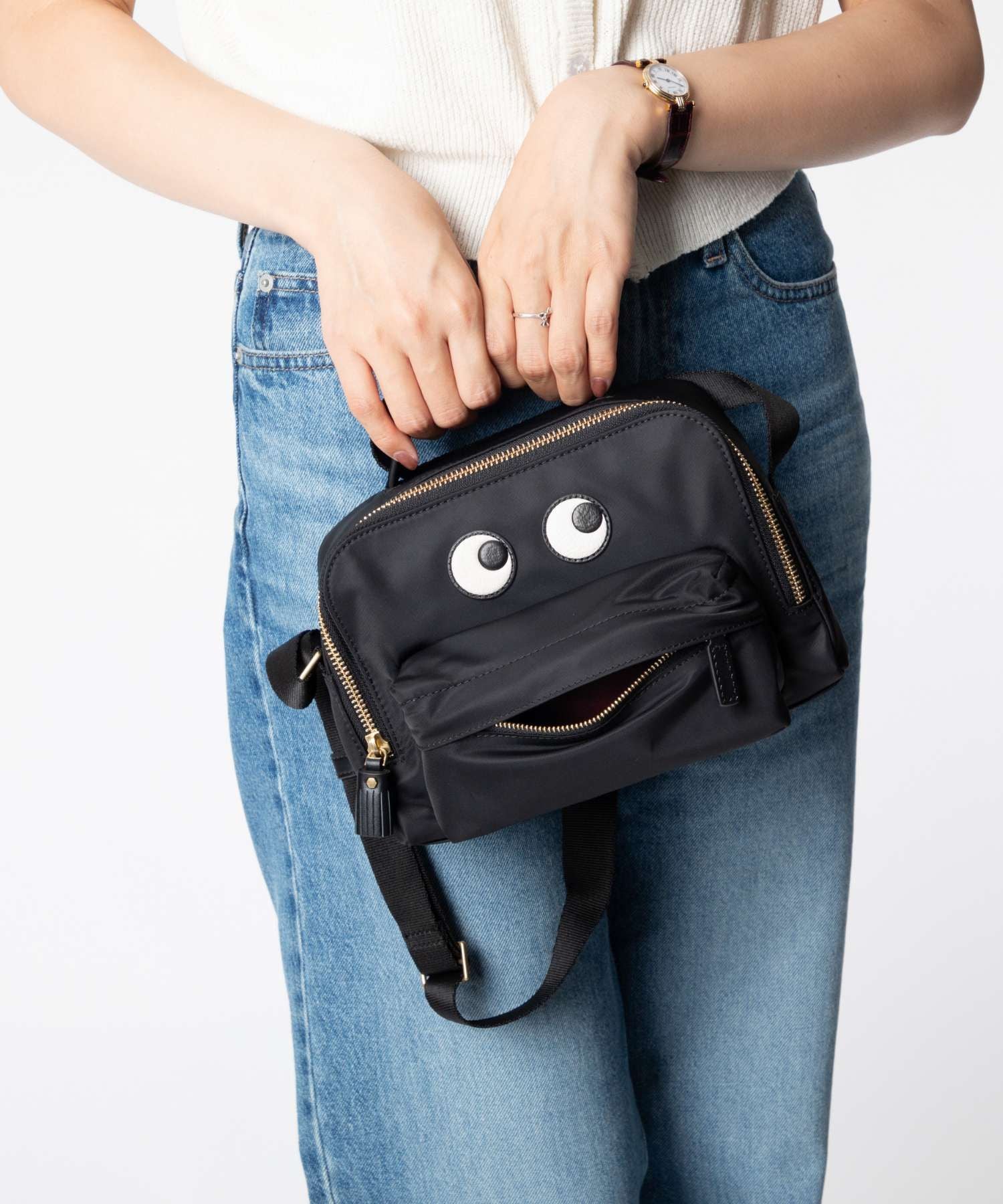 アニヤハインドマーチ Anya Hindmarch 5050925 193542 ショルダーバッグ Crossbody Pouch Eyes in ECONYL regenerated Nylon レディース バッグ アイズ クロスボディ