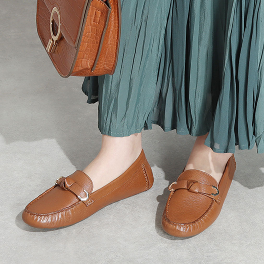 コール ハーン COLE HAAN エブリン ボウ ドライバー womens （ブラック グレイニー レザー） ブラック グレイニー レザー