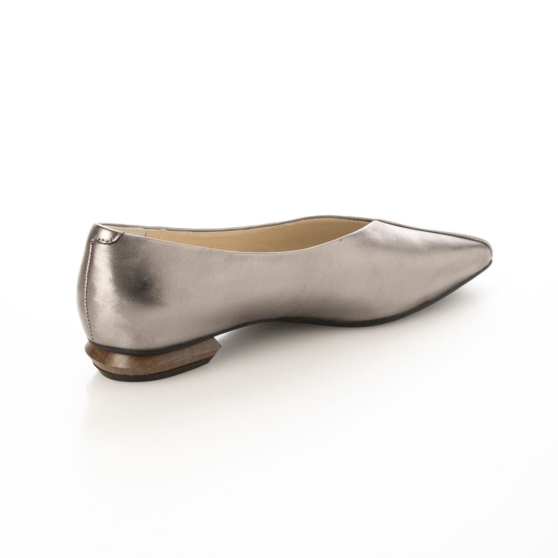 cava cava V-cut pumps