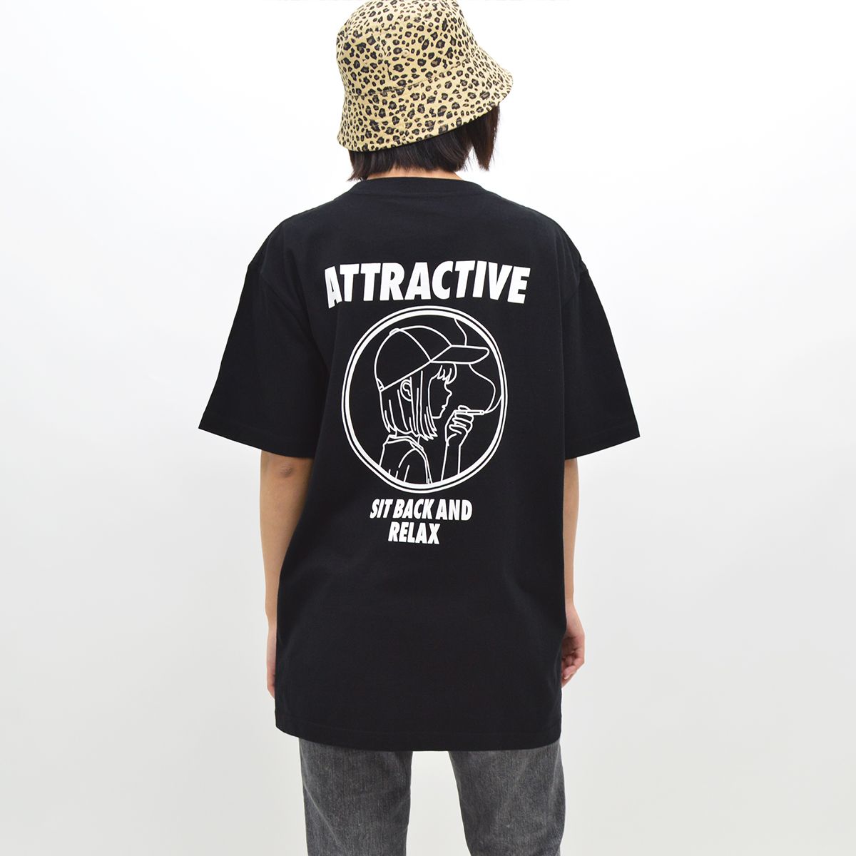 モディッシュガゼ MODISH GAZE スモーキングガール SIT BACK AND RELAX半袖Tシャツ