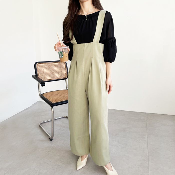 {Worn by Instagrammer Yun} High-waisted adult overalls