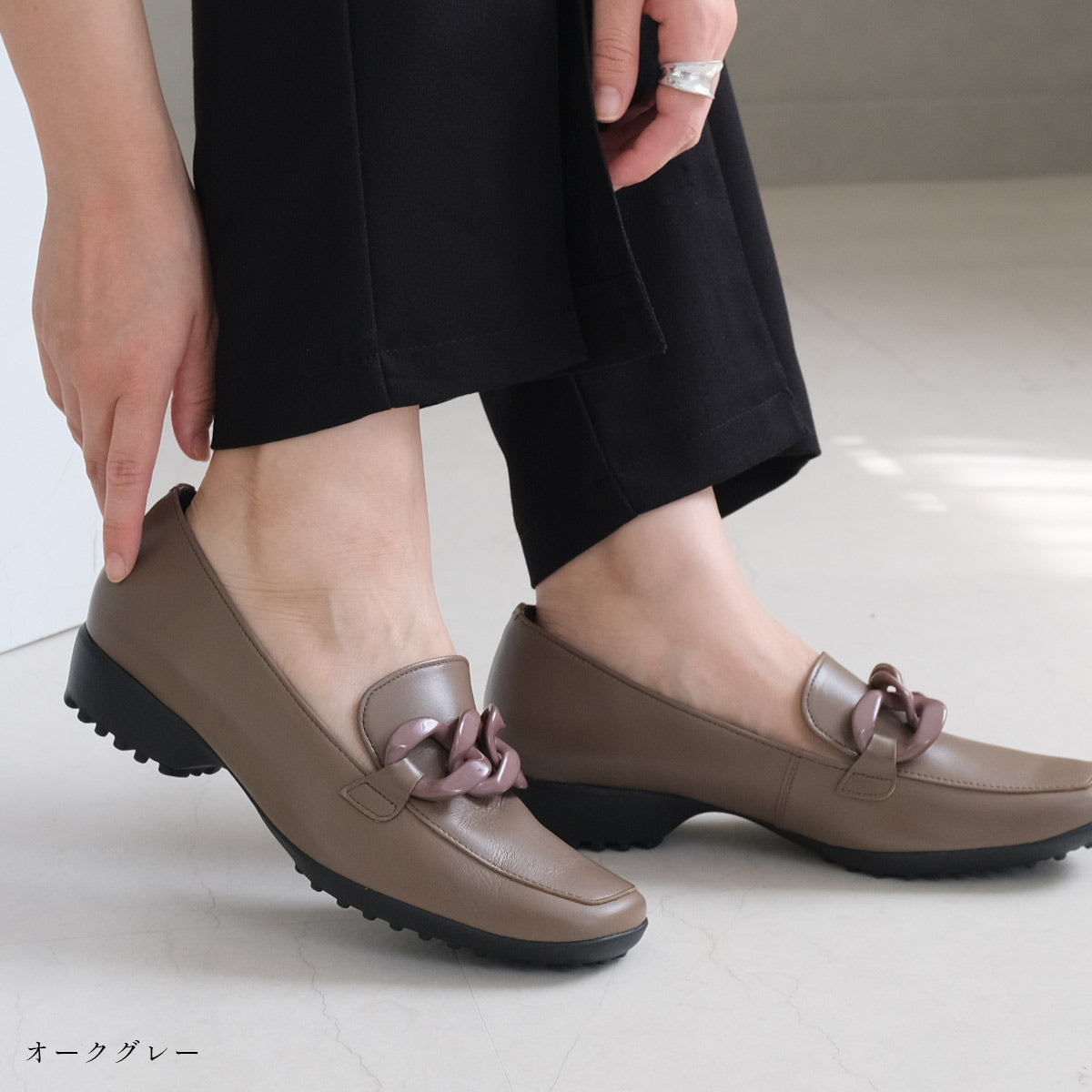 ポインターシューズ バイアミアミ ポインターシューズ byAmiAmi 【本革】 ローファー モチーフ付き モカシン 軽量 快適 パンプス 日本製 本革 レディース PO5804 (22.0cm、 グレー) （グレー） グレー