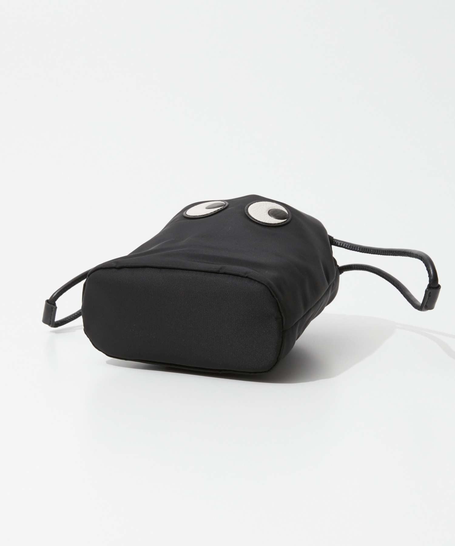 アニヤハインドマーチ Anya Hindmarch 5050925 193566 Drawstring Pouch Eyes in ECONYL regenerated Nylon レディース アイズ ドローストリング コスメポーチ