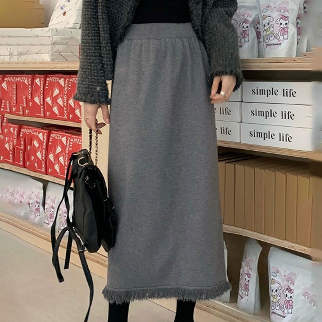 デューリリー Dewlily フリンジロングスカート レディース 10代 20代 30代 韓国ファッション 可愛い カジュアル 大人 上品 春 秋 冬 Iライン 暖かい 黒 ゴム