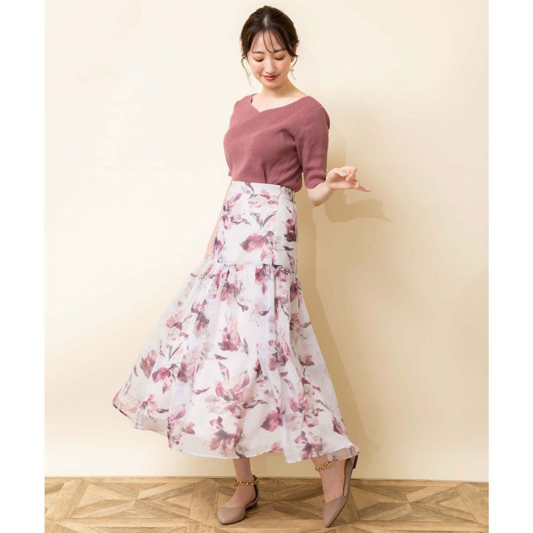 ノエラ Noela ぼかし花柄シャイニースカート
