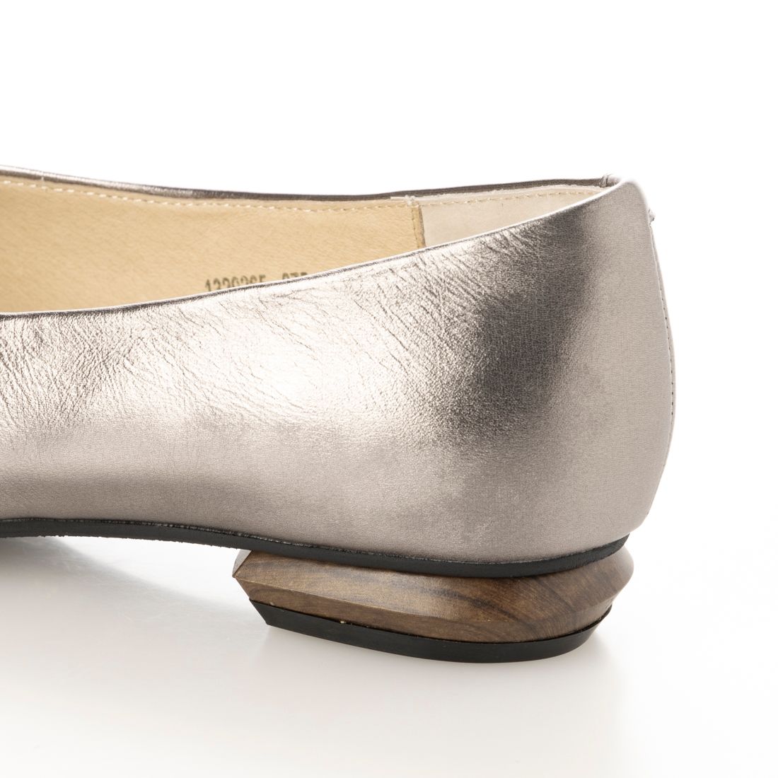 cava cava V-cut pumps