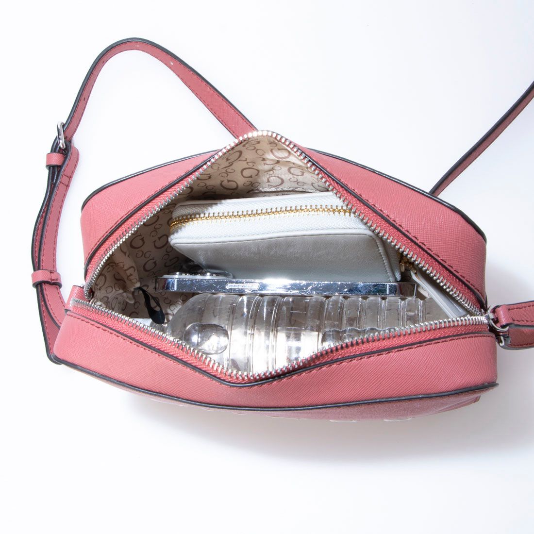 ゲス GUESS ROXBERRY Mini Camera Crossbody  クロスボディバッグ