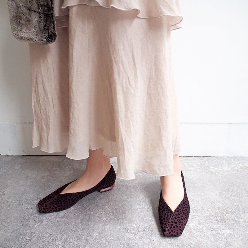 cava cava V-cut pumps