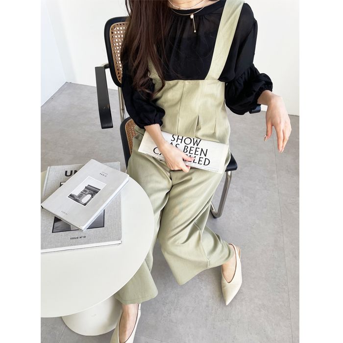 {Worn by Instagrammer Yun} High-waisted adult overalls