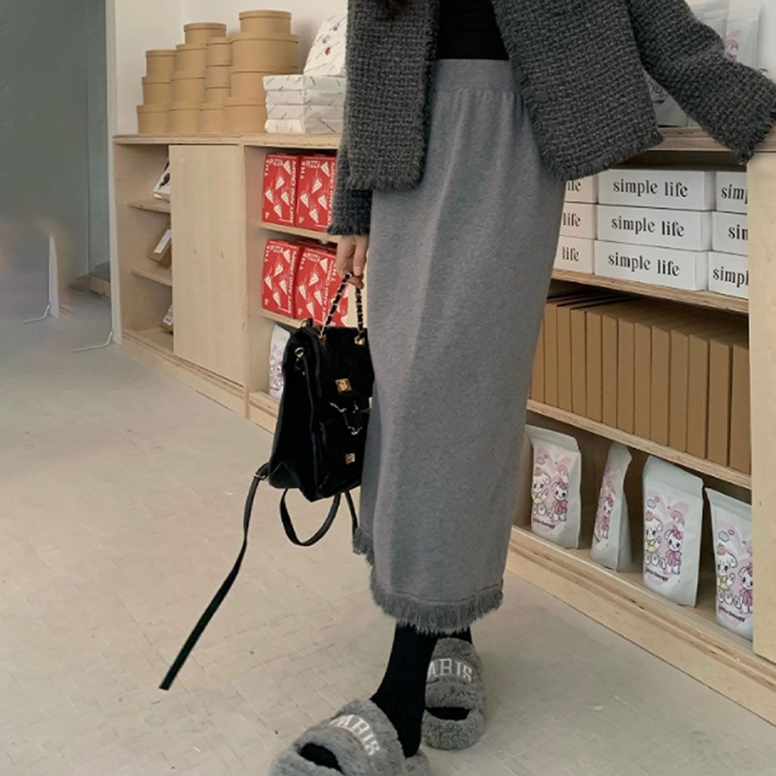 デューリリー Dewlily フリンジロングスカート レディース 10代 20代 30代 韓国ファッション 可愛い カジュアル 大人 上品 春 秋 冬 Iライン 暖かい 黒 ゴム