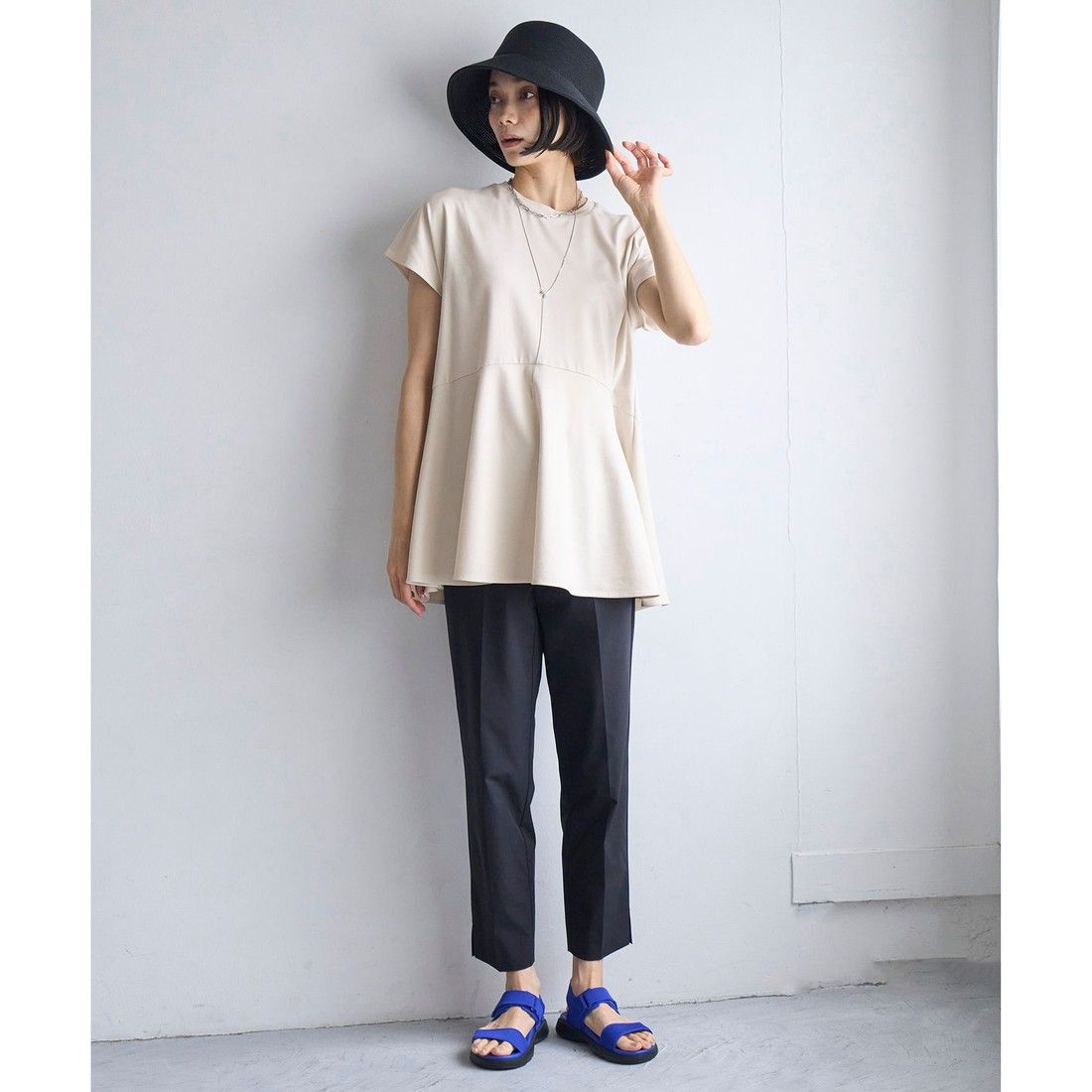 UNFILO 【接触冷感/ストレッチ/シワになりにくい】BEAUTY FORM ペプラムTシャツ