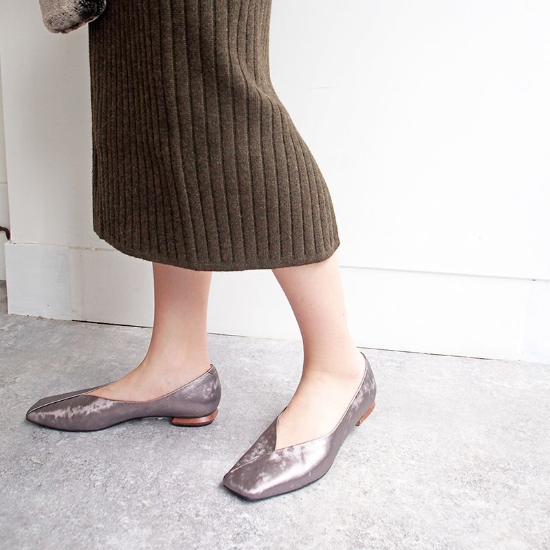 cava cava V-cut pumps