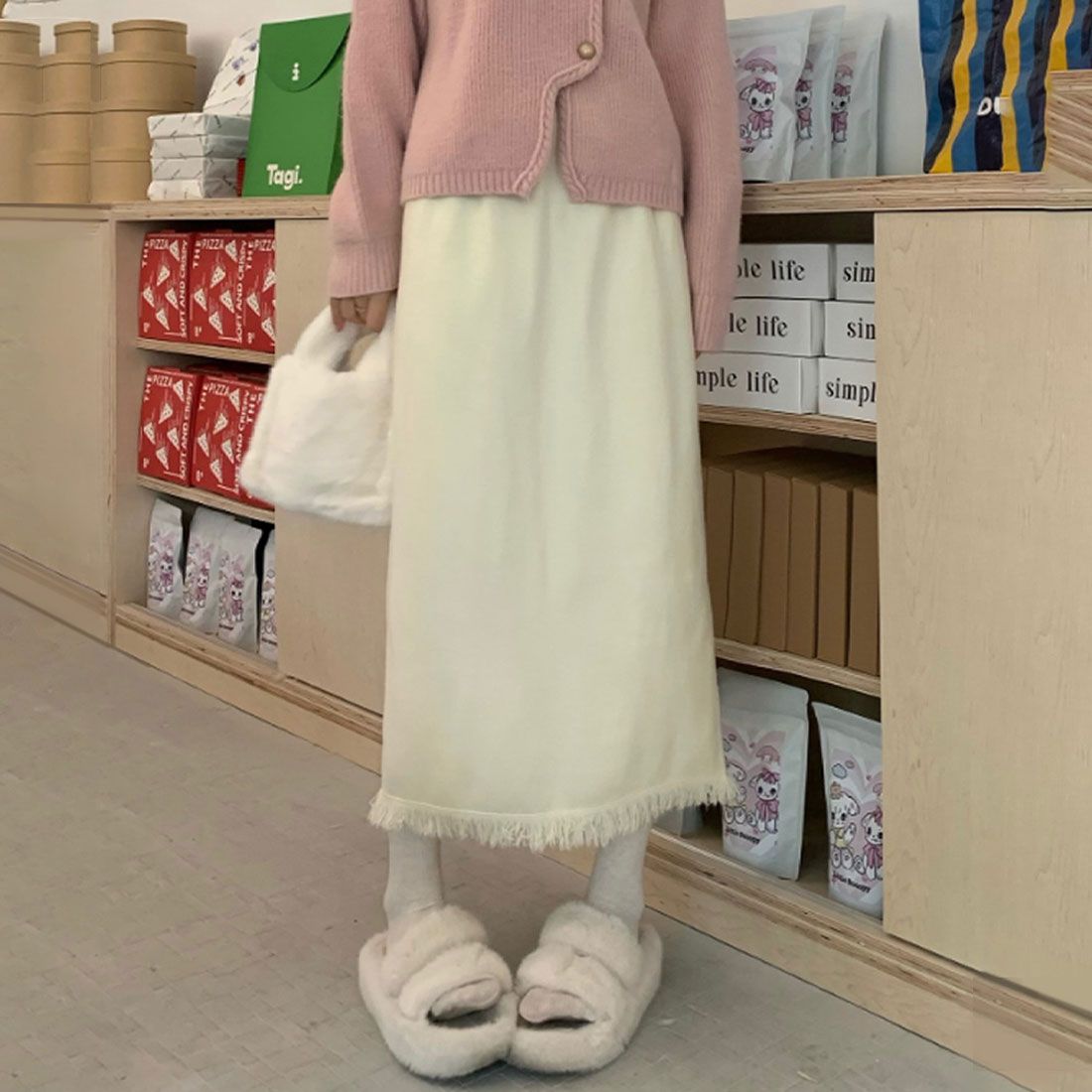 デューリリー Dewlily フリンジロングスカート レディース 10代 20代 30代 韓国ファッション 可愛い カジュアル 大人 上品 春 秋 冬 Iライン 暖かい 黒 ゴム